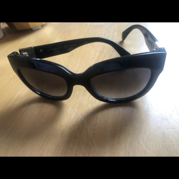 Valentino Sunglasses - Picture 4 of 5